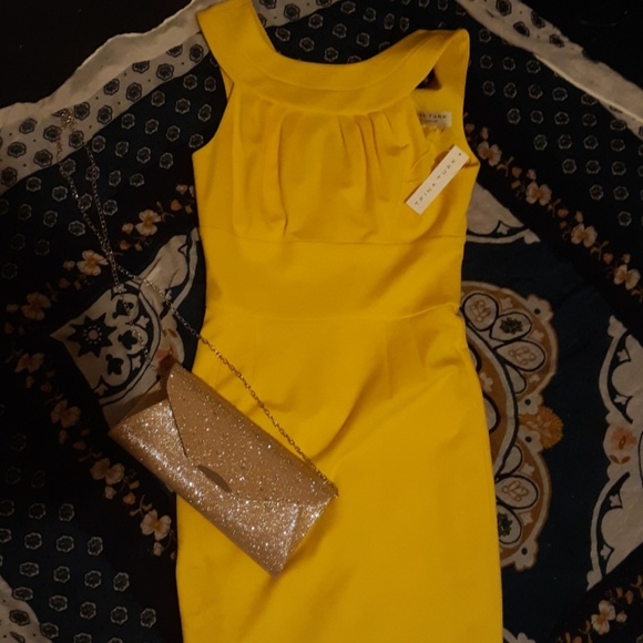 Dress - Picture 3 of 4